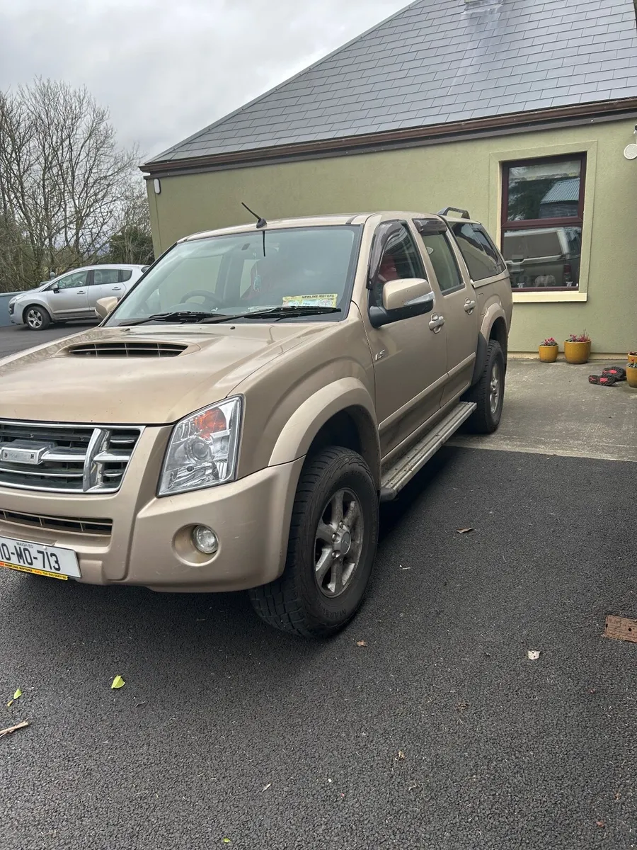 Isuzu D-Max 2010 - Image 1