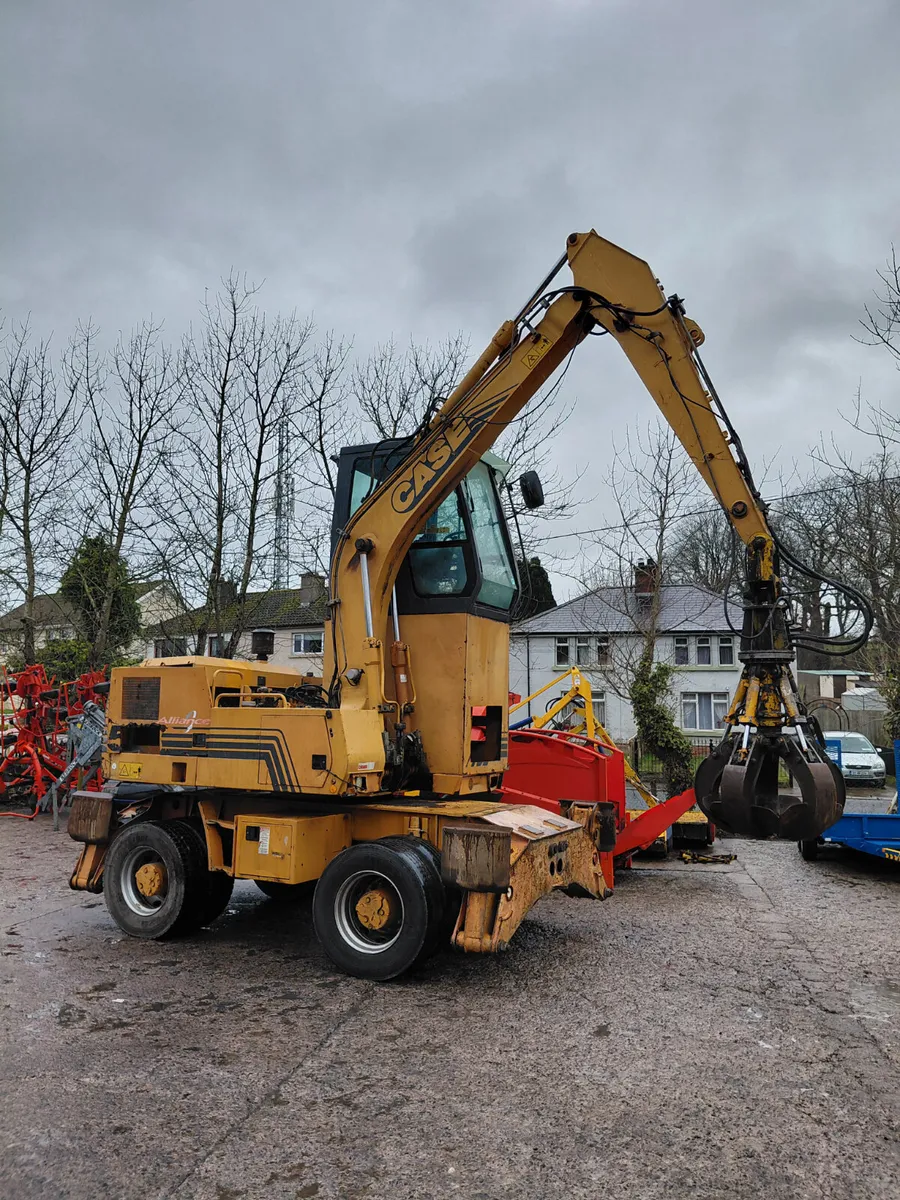 Case 588 Waste/Scrap Handler - Image 3