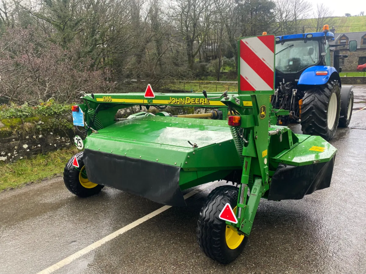 2019 John Deere 1365 Trailed 10FT Mower - Image 2