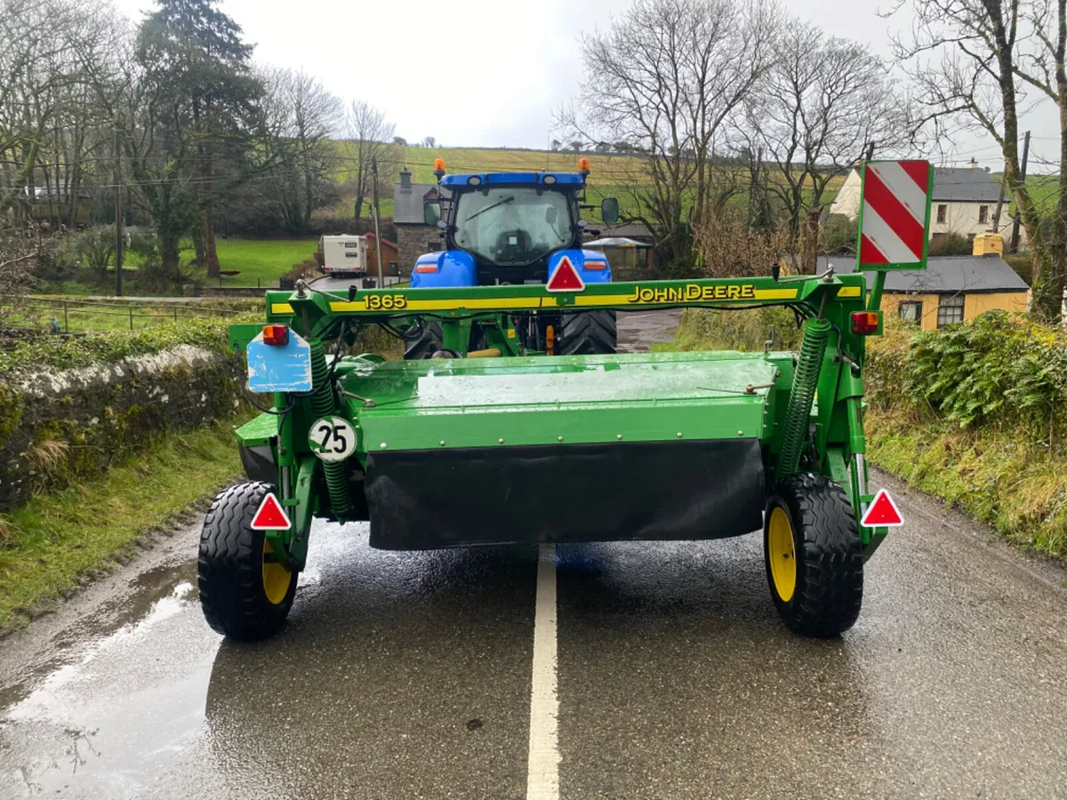2019 John Deere 1365 Trailed 10FT Mower - Image 3