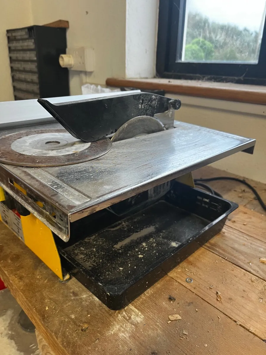 Electric tile cutter - Image 1