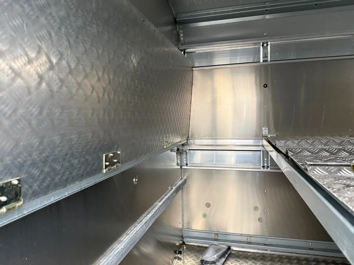 T3039338 TA510 10' x 5'10'' With Deck Ifor William - Image 3