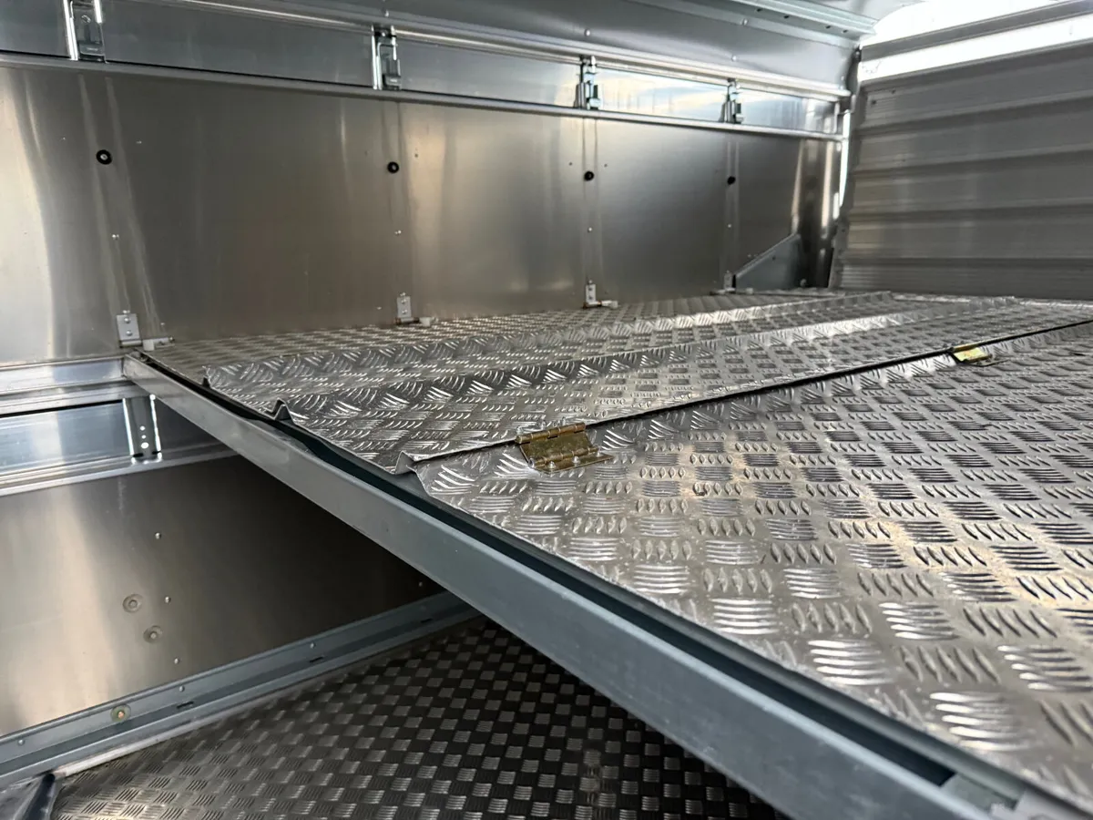 T3039338 TA510 10' x 5'10'' With Deck Ifor William - Image 4