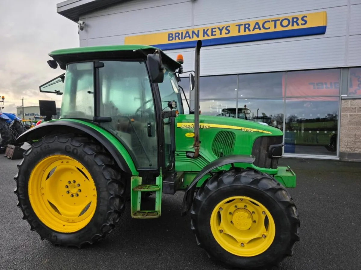 John Deere 5820 - Image 1