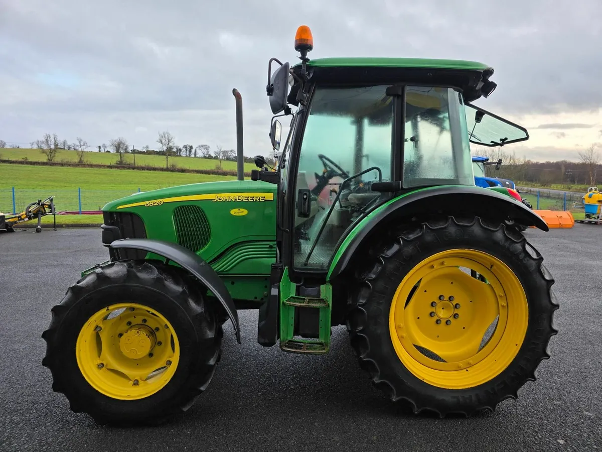 John Deere 5820 - Image 2