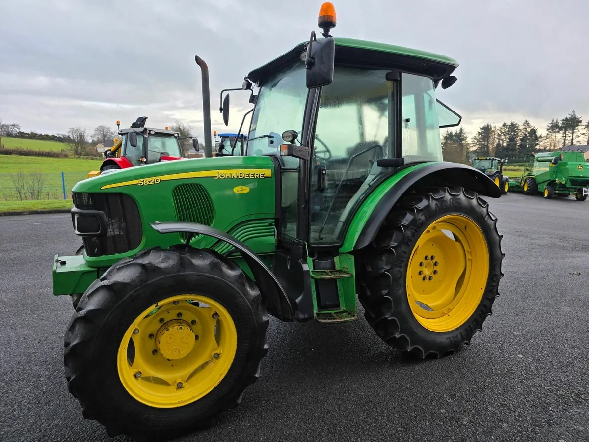 John Deere 5820 - Image 3