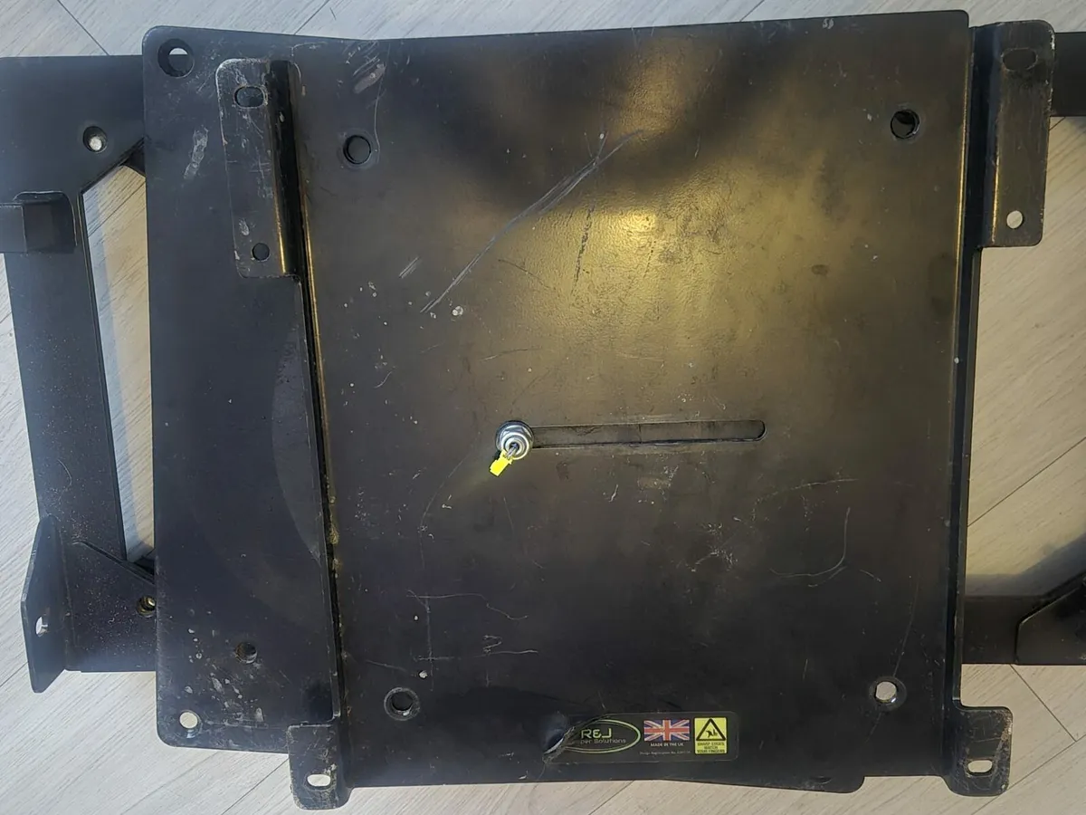 Seat swivels - Image 4