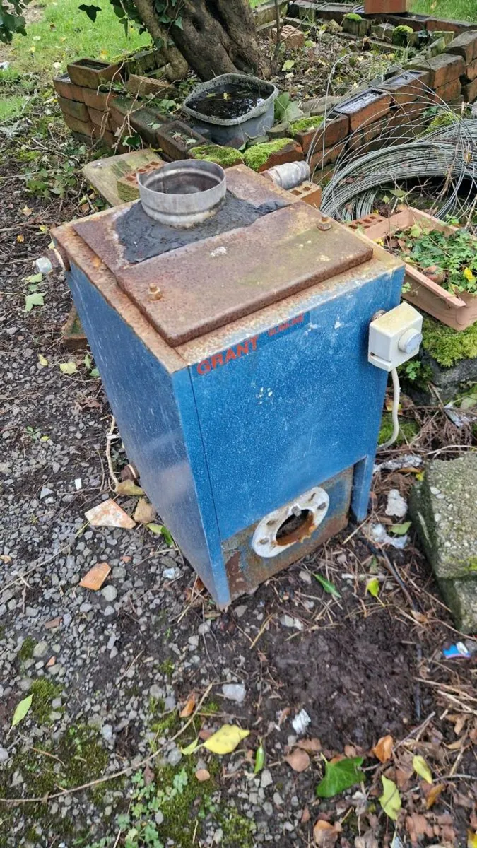 Grant slimline boiler house and Reillo Burner - Image 1