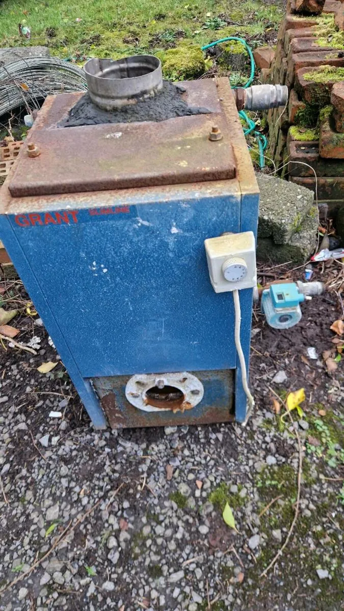 Grant slimline boiler house and Reillo Burner - Image 3