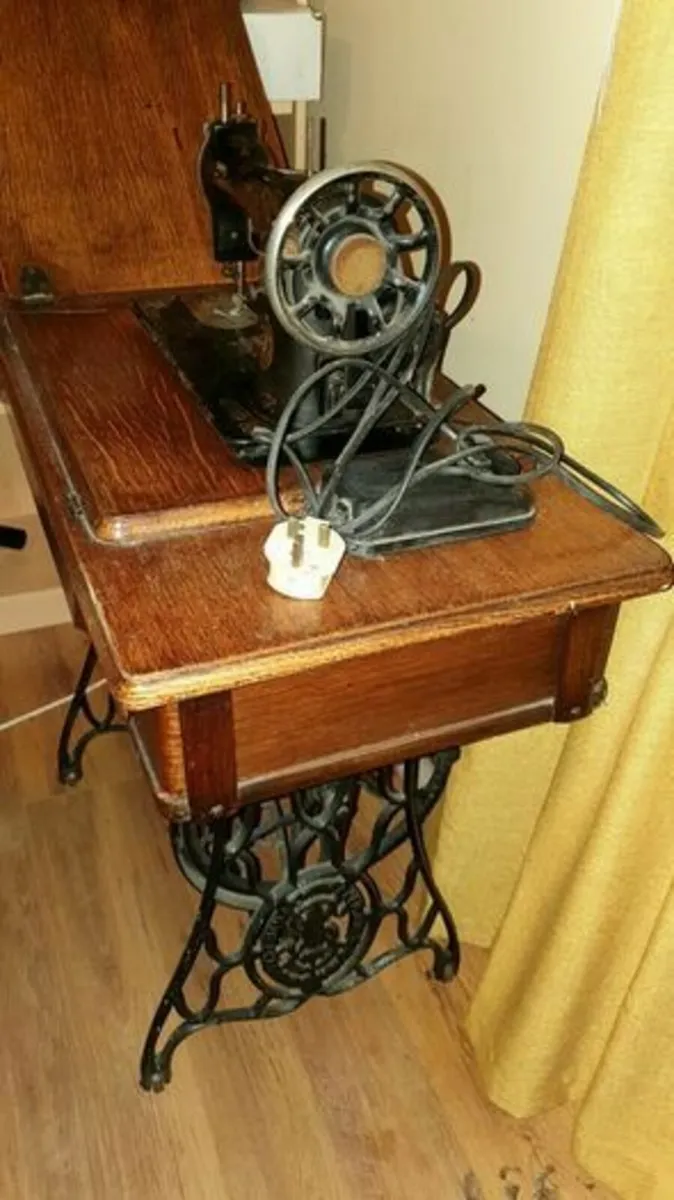 Antique Singer Fifteen K Sewing Machine - Image 2