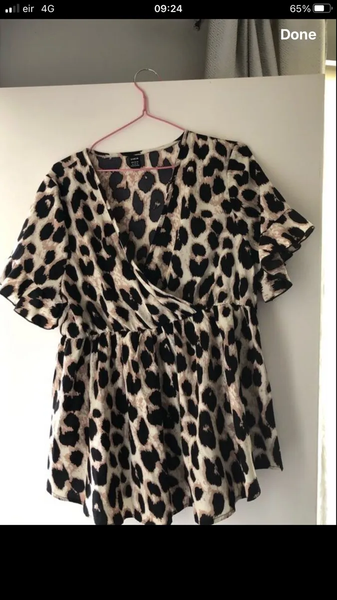 Ladies top stunning top size XL €3 - Image 1
