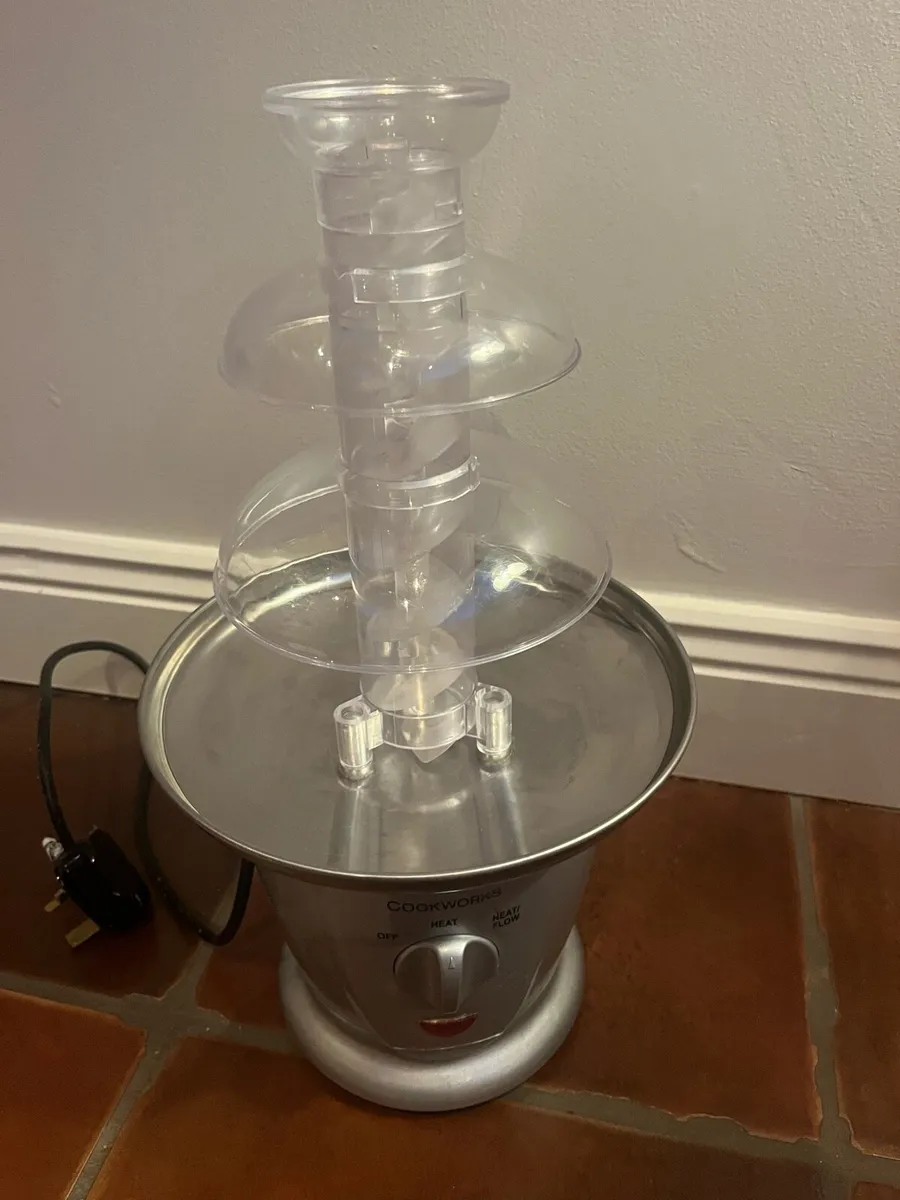 Chocolate fountain - Image 1