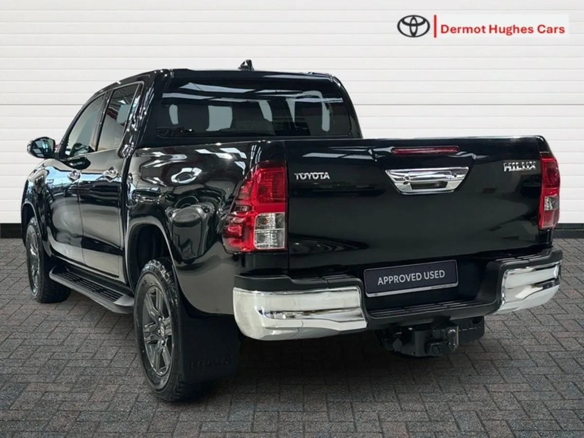 Toyota Hilux 2.4 SR5 DOUBLE CAB 4DR - Image 2