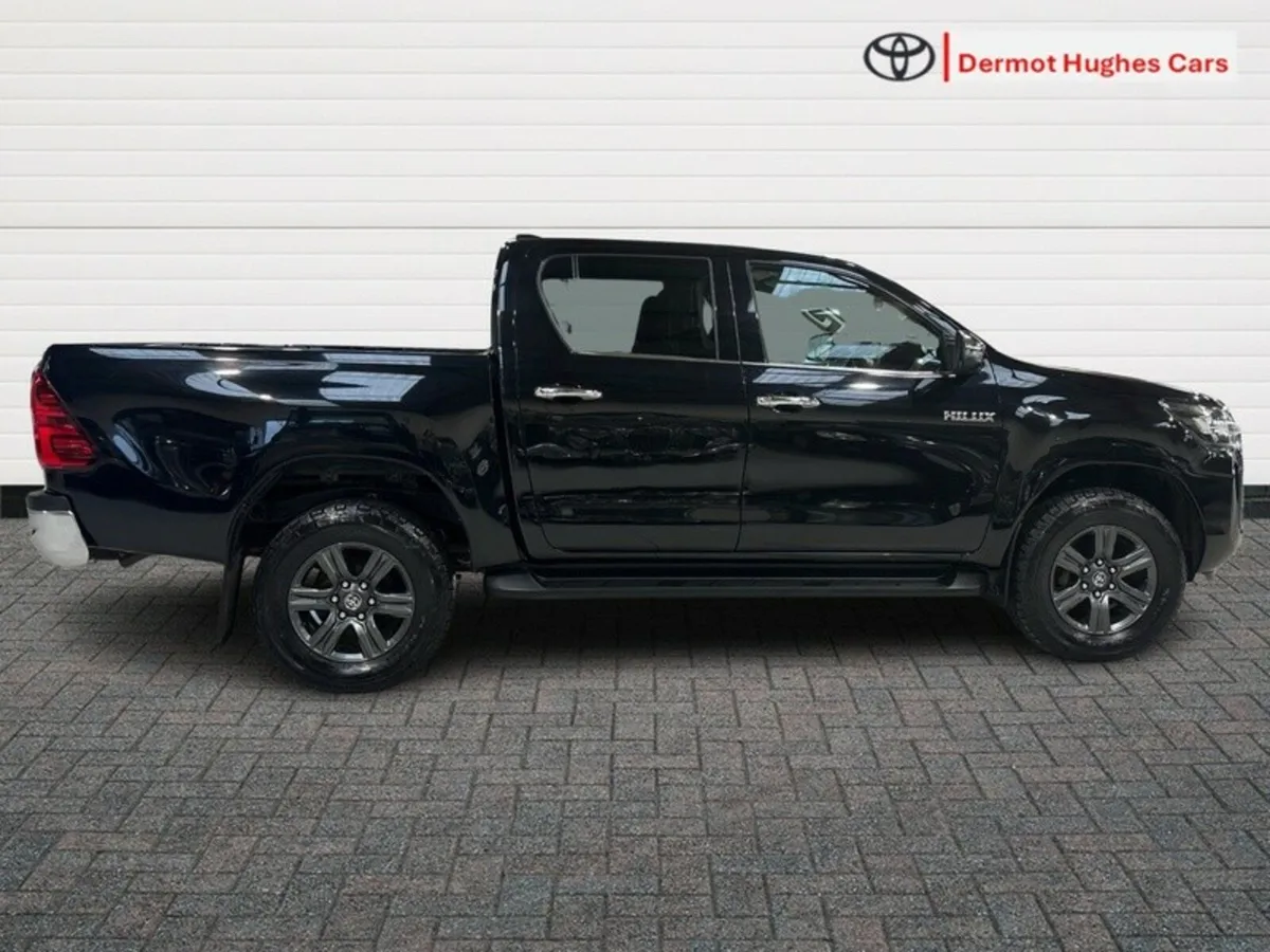 Toyota Hilux 2.4 SR5 DOUBLE CAB 4DR - Image 3