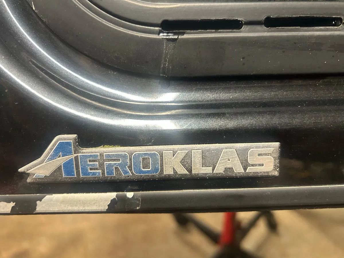 Toyota Hilux rear canopy - Image 4