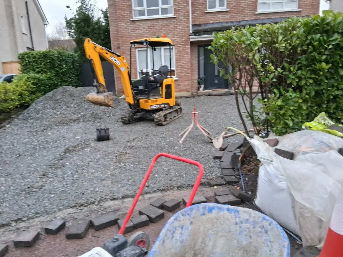 1.8 ton jcb digger 2025 &  nugent trailer  2025 - Image 3