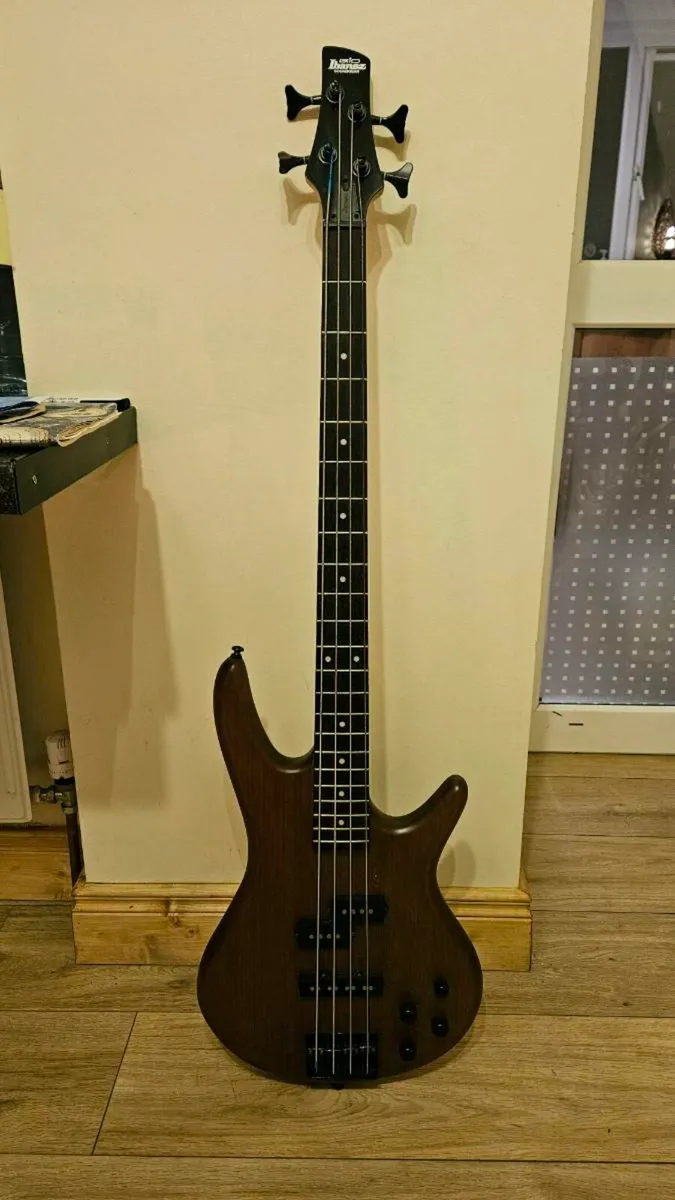 Ibanez GSR200B - Image 1