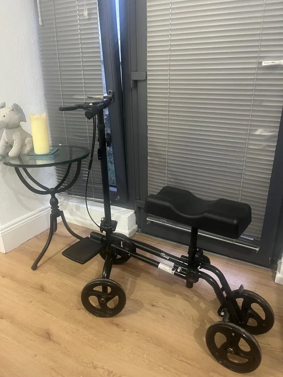 Knee walker / scooter