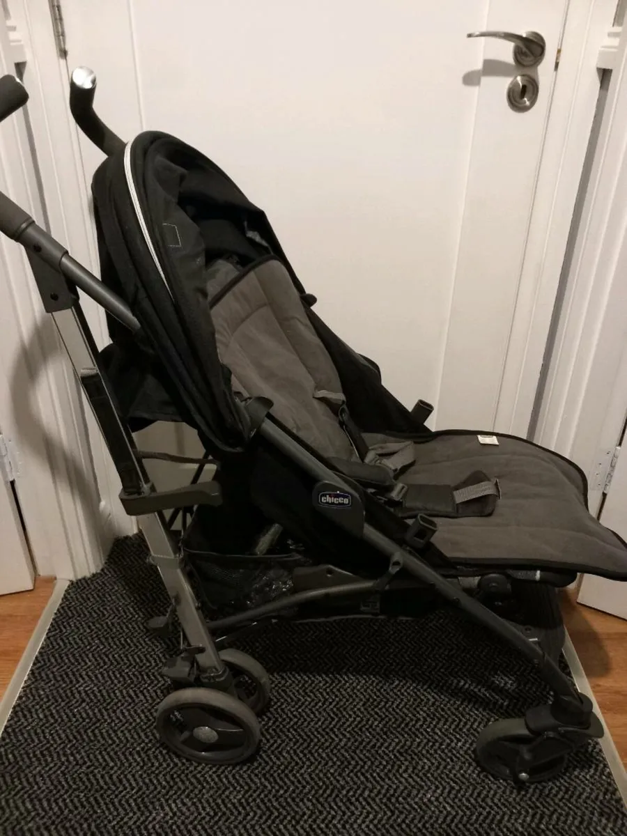 Chicco baby's buggy with rain cover - Image 4