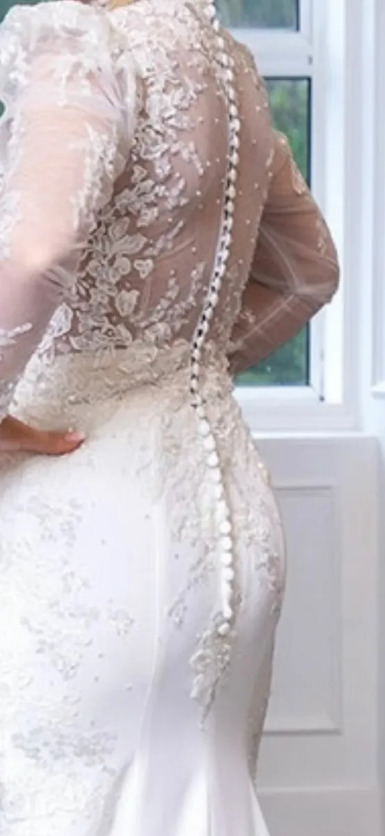 Wedding dress - Image 2