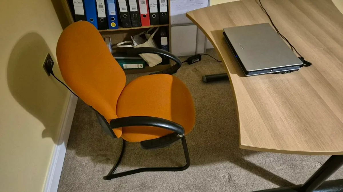 Office desk - Image 3