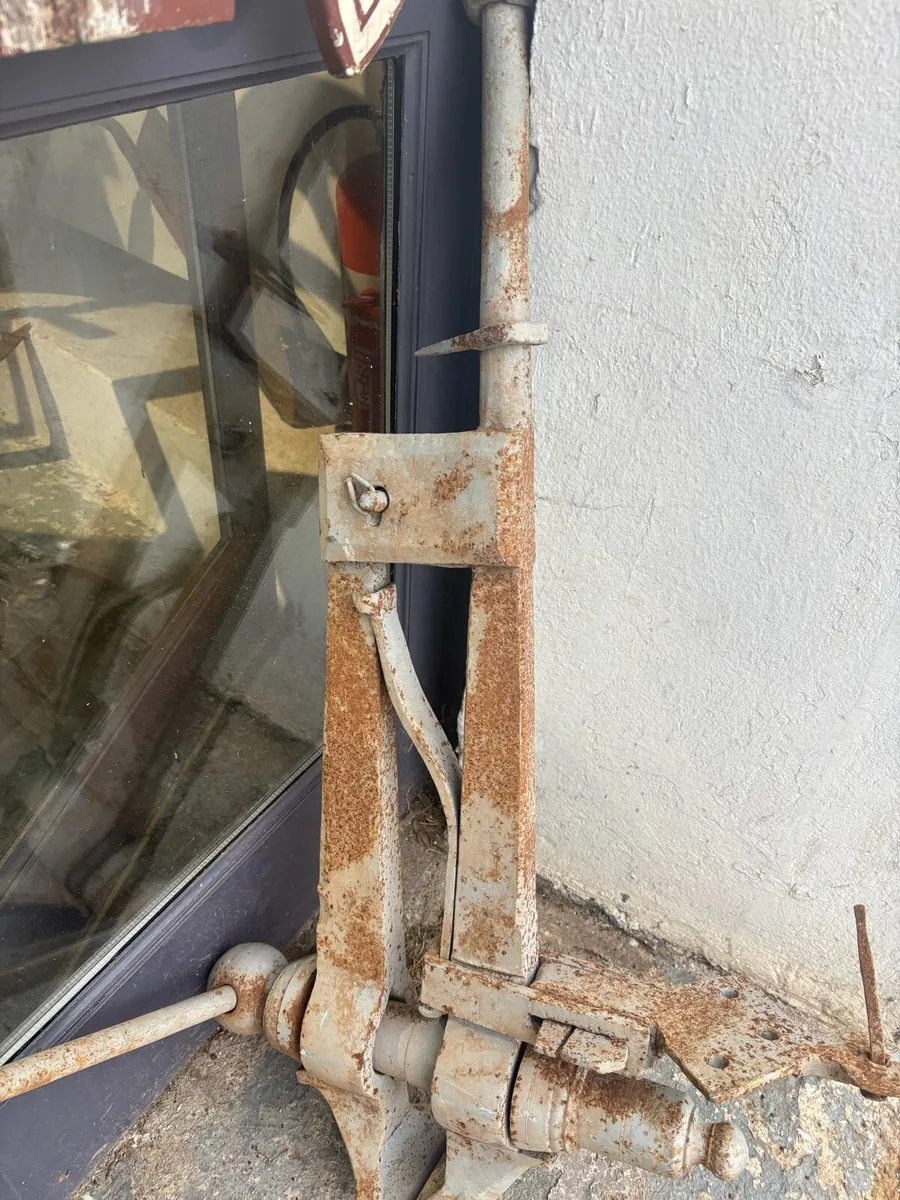 Pair of heavy duty vices - Image 2