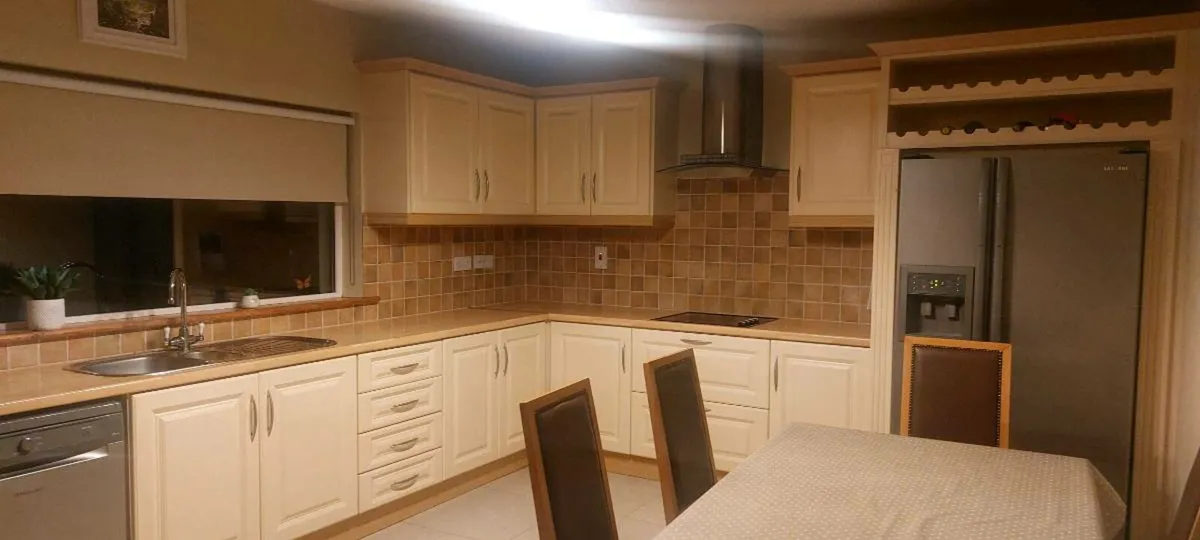 Kitchen units - Image 1