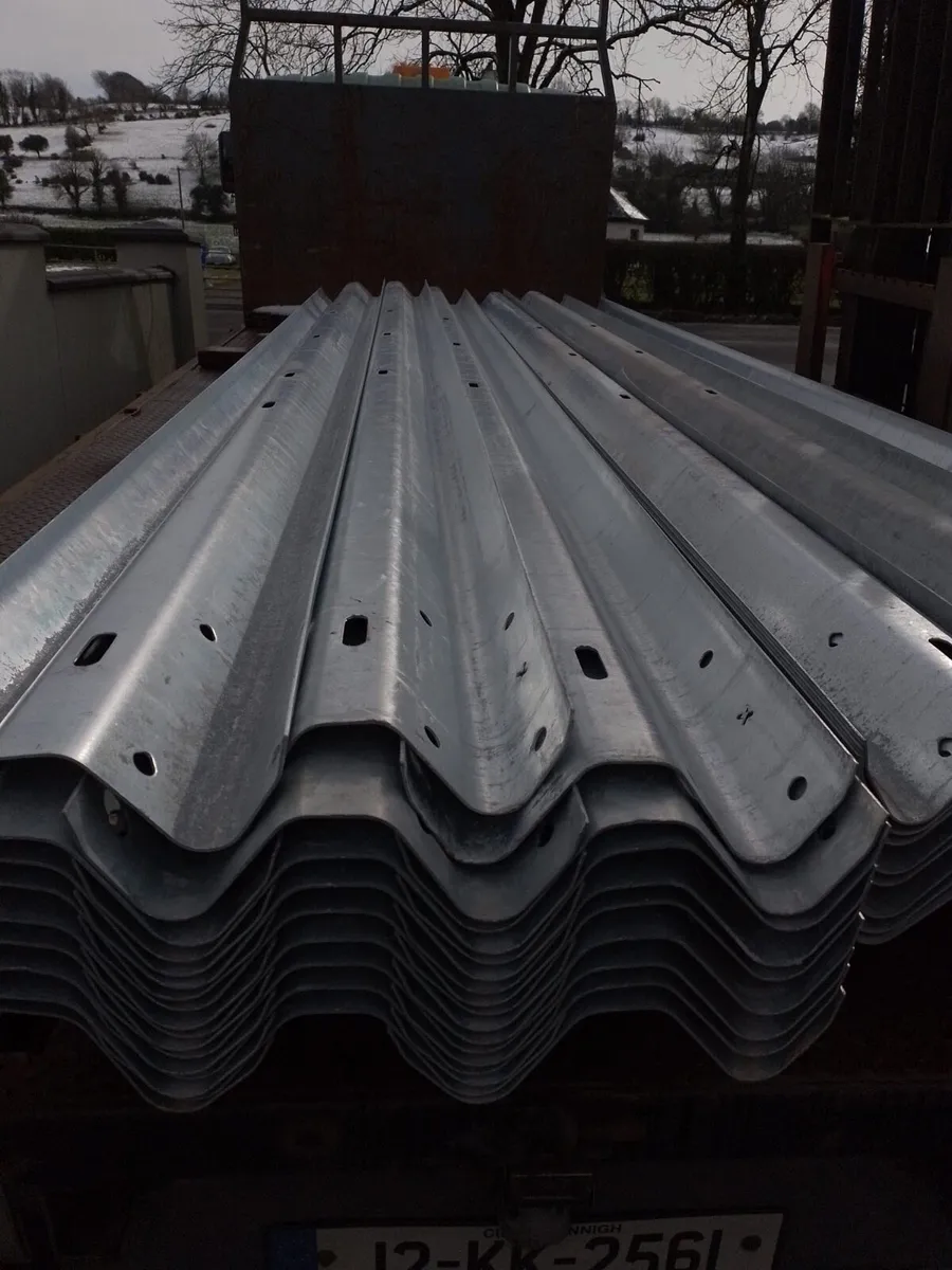 Crash barrier - Image 1