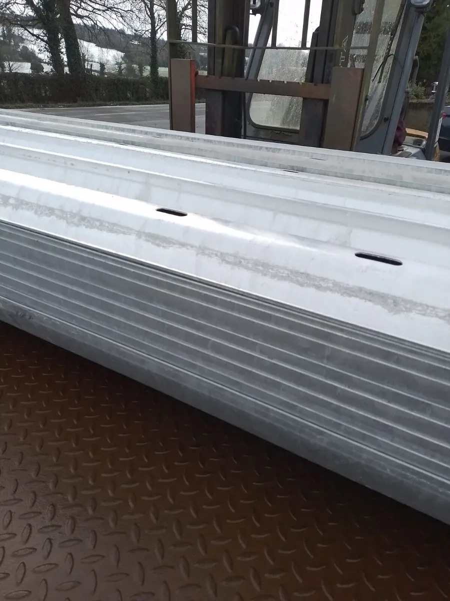 Crash barrier - Image 2