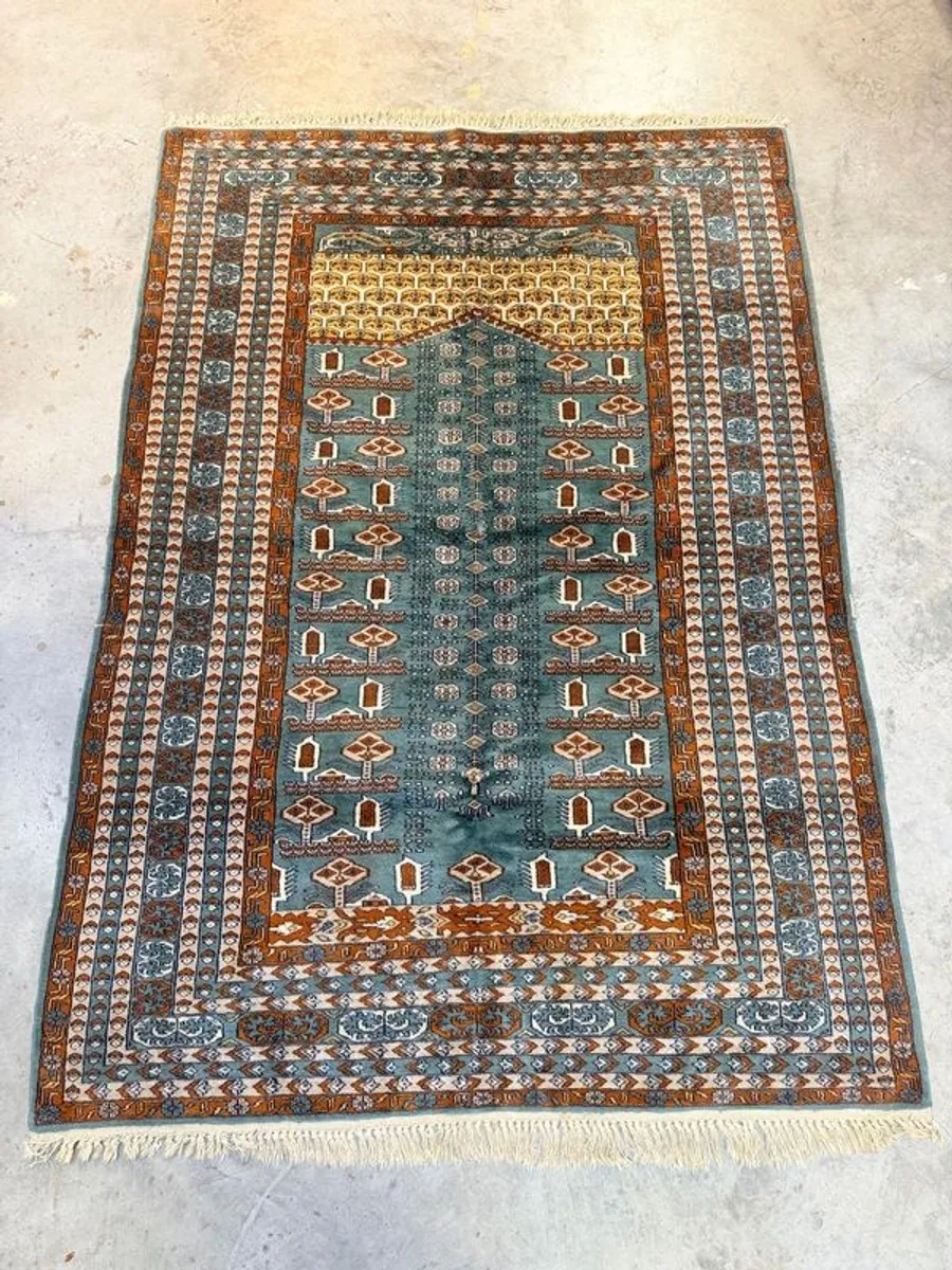 Exquisite Hand Knotted Shirvan Wool Rug - Image 1