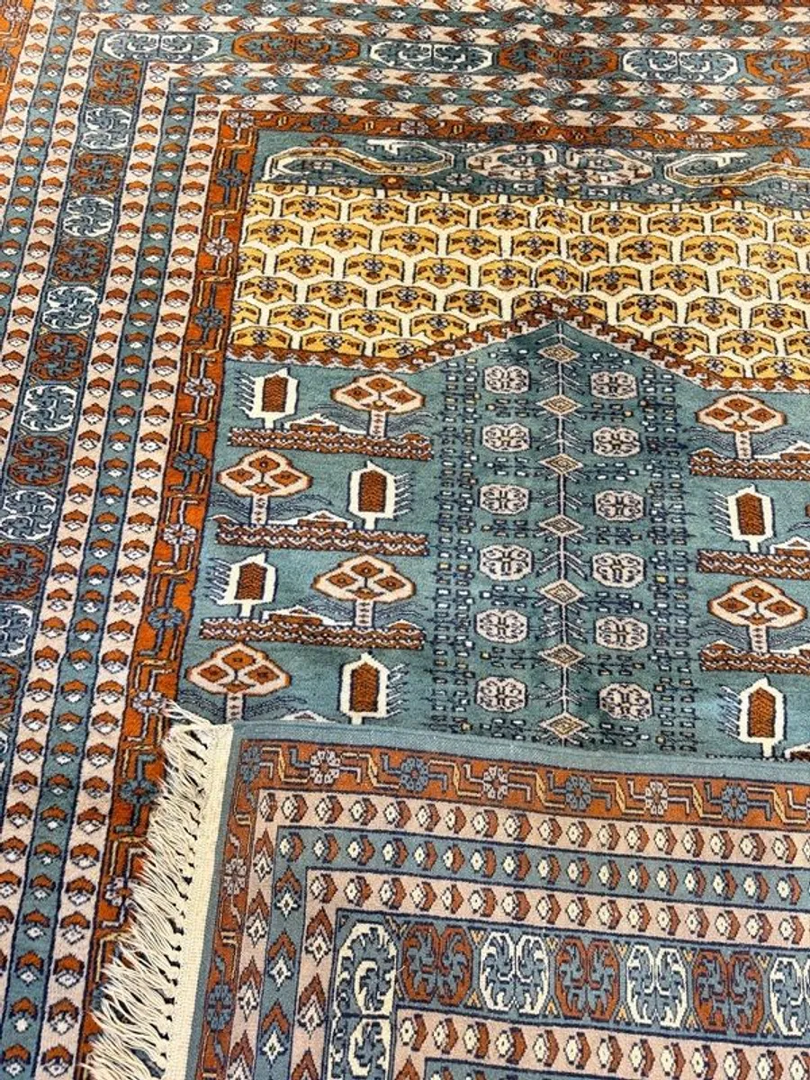 Exquisite Hand Knotted Shirvan Wool Rug - Image 2