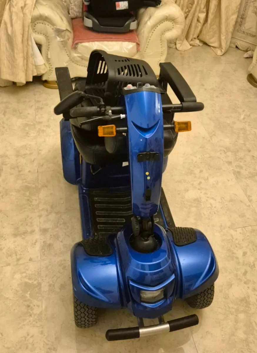 ELECTRIC MOBILITY SCOOTER 8MPH MAKE: CARE COLOUR M - Image 3