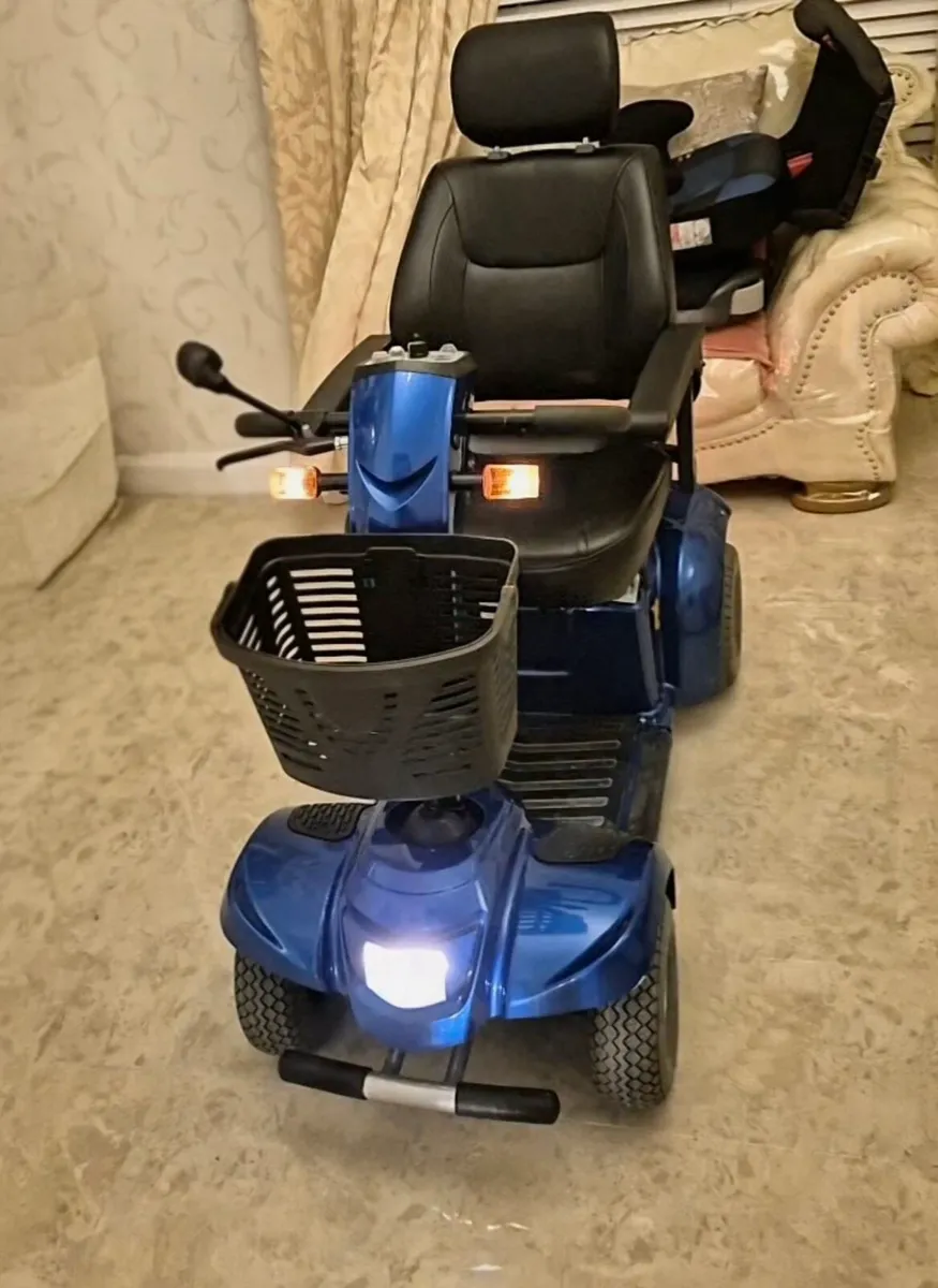 ELECTRIC MOBILITY SCOOTER 8MPH MAKE: CARE COLOUR M - Image 2