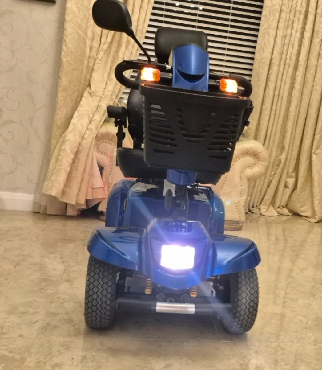 ELECTRIC MOBILITY SCOOTER 8MPH MAKE: CARE COLOUR M - Image 3