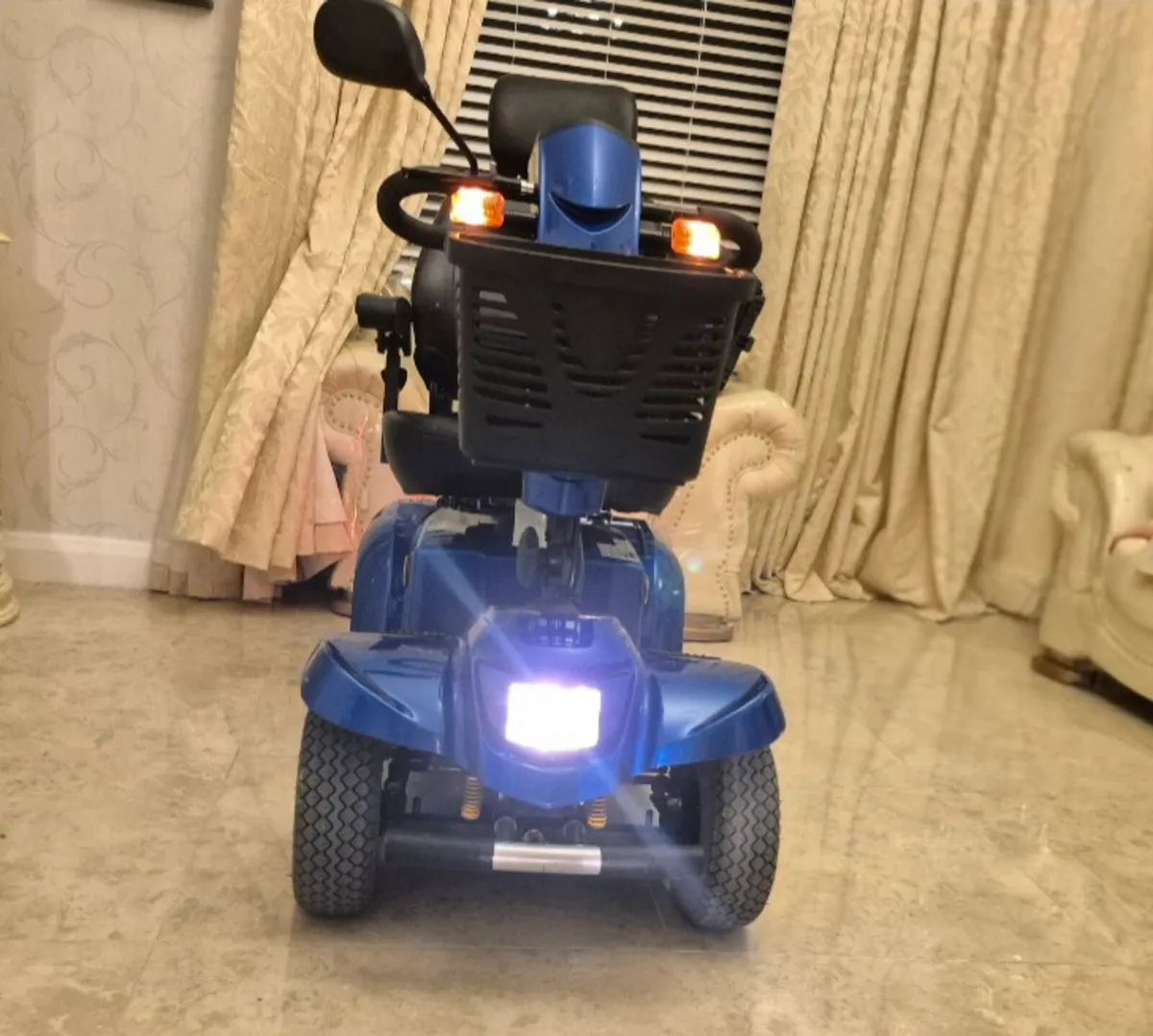 ELECTRIC MOBILITY SCOOTER 8MPH MAKE: CARE COLOUR M - Image 3