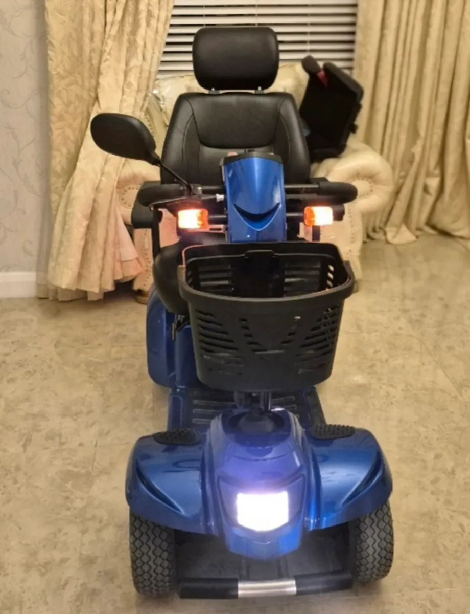 ELECTRIC MOBILITY SCOOTER 8MPH MAKE: CARE COLOUR M - Image 4