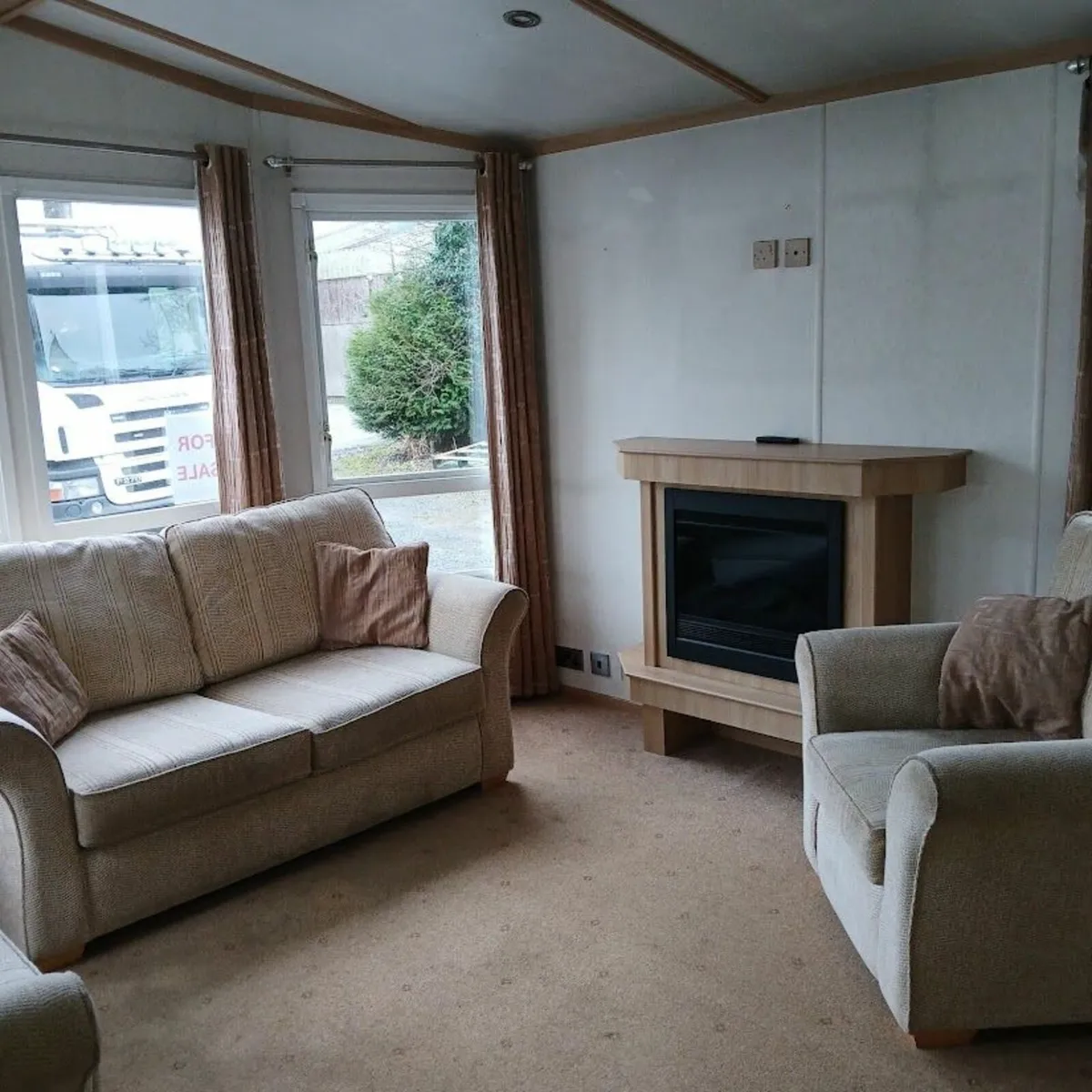 2 bed Mobile Home - Image 3