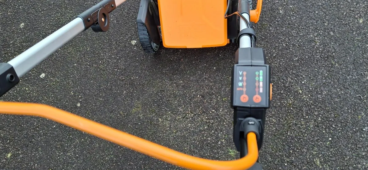 Lawnmaster 46cm 48v Lithium-ion cordless mower - Image 4