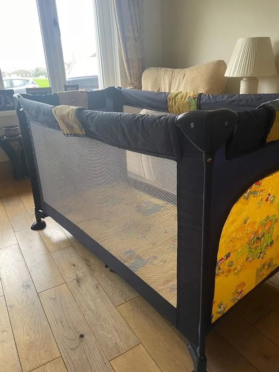 Travel cot - Image 2