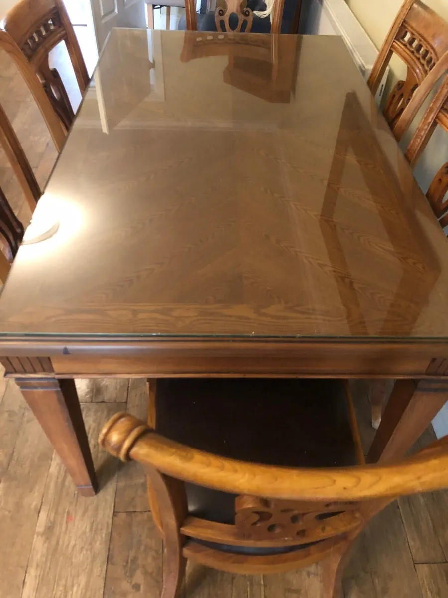 Kitchen Table and 6chairs perfect condition ! - Image 1