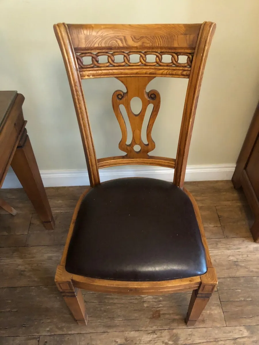 Kitchen Table and 6chairs perfect condition ! - Image 3