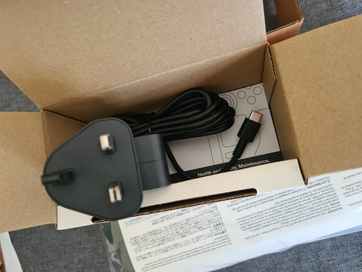 *BRAND NEW - UNSEALED* Steam Deck OLED 1tb - Image 2