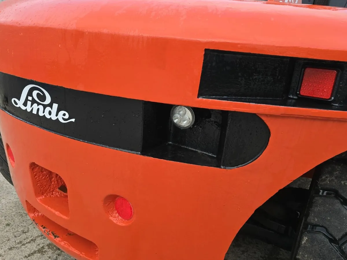 LINDE 16 TON FORKLIFT - Image 2