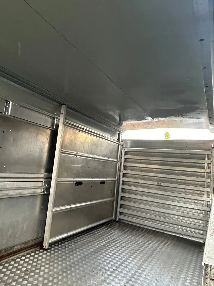 Ifor Williams 12ft TA510 12x6 Liveatock Trailer - Image 4