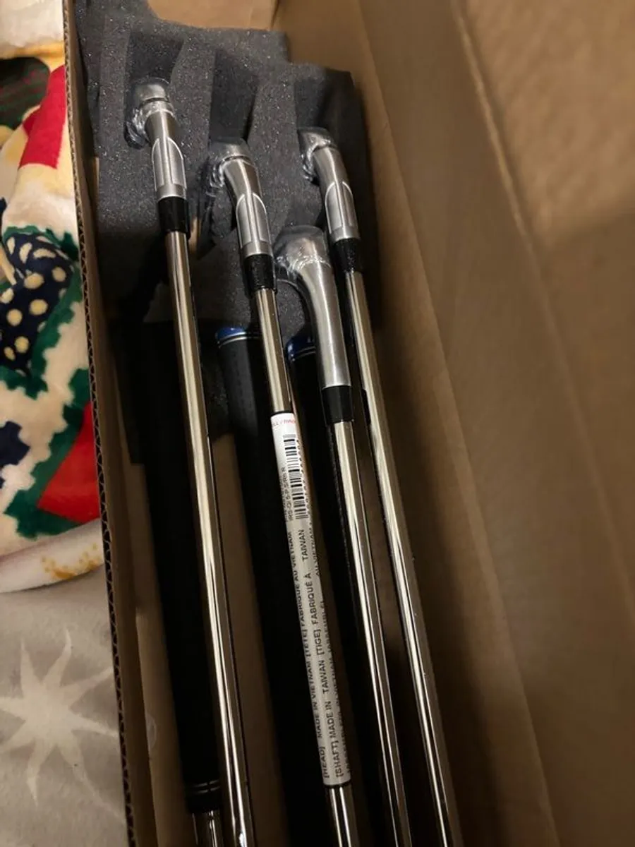 Brand new TaylorMade Qi irons - Image 3