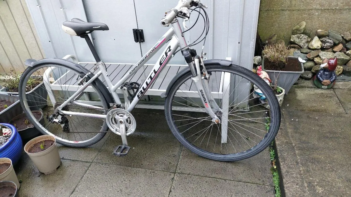 Butler Explorer 200 Trekking Bike - Image 1