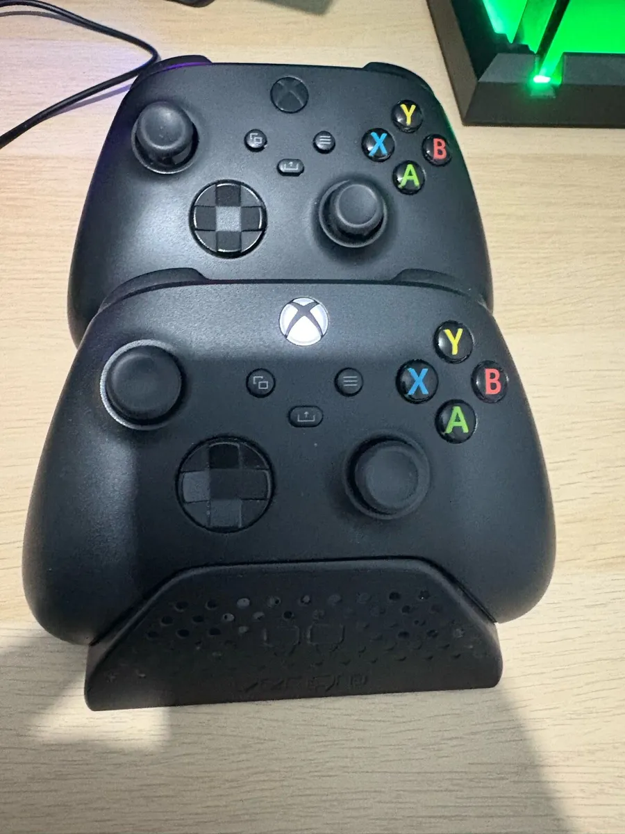 Xbox Series X 2x Controllers - Image 2