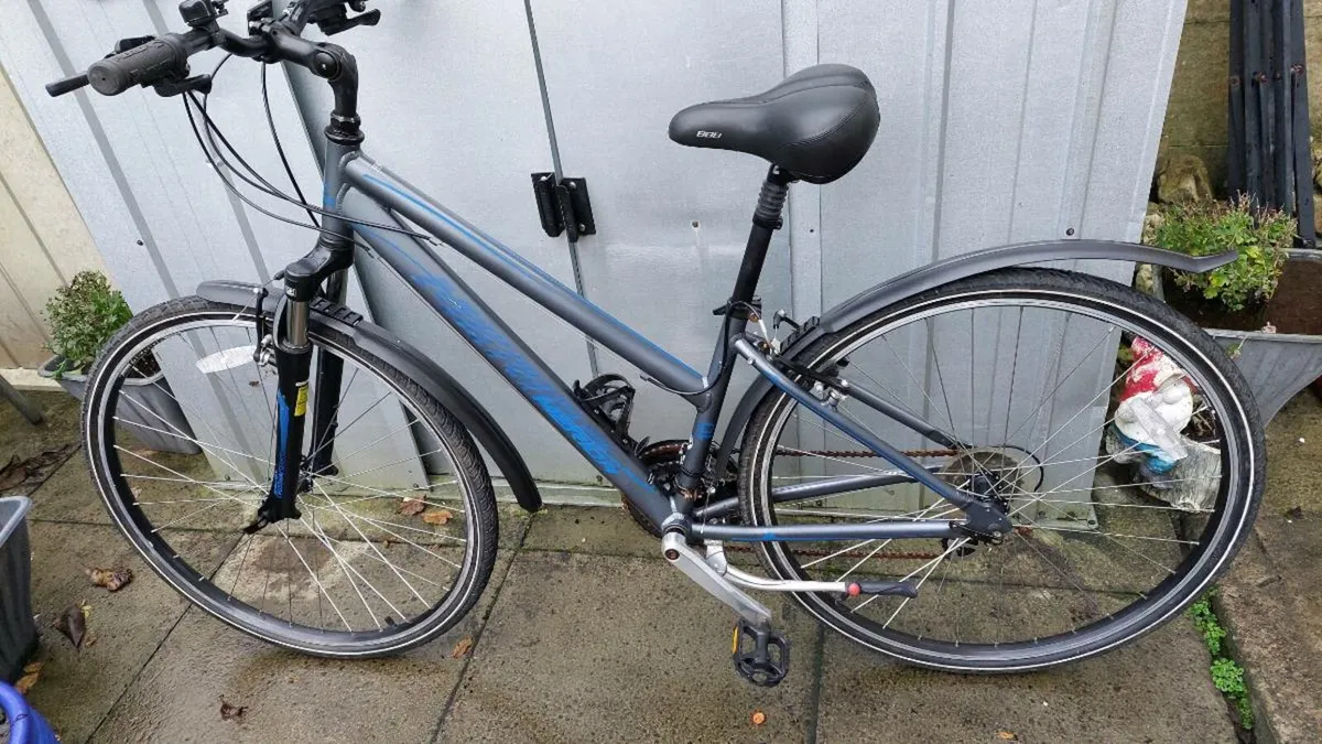 Merida Crossway Hybrid Bike - Image 4