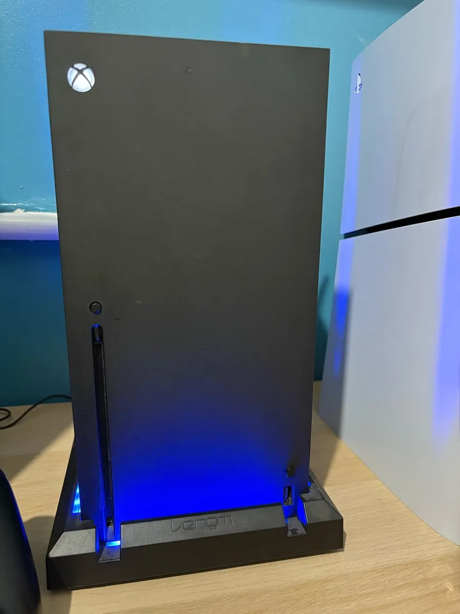 Xbox Series X 2x Controllers - Image 1