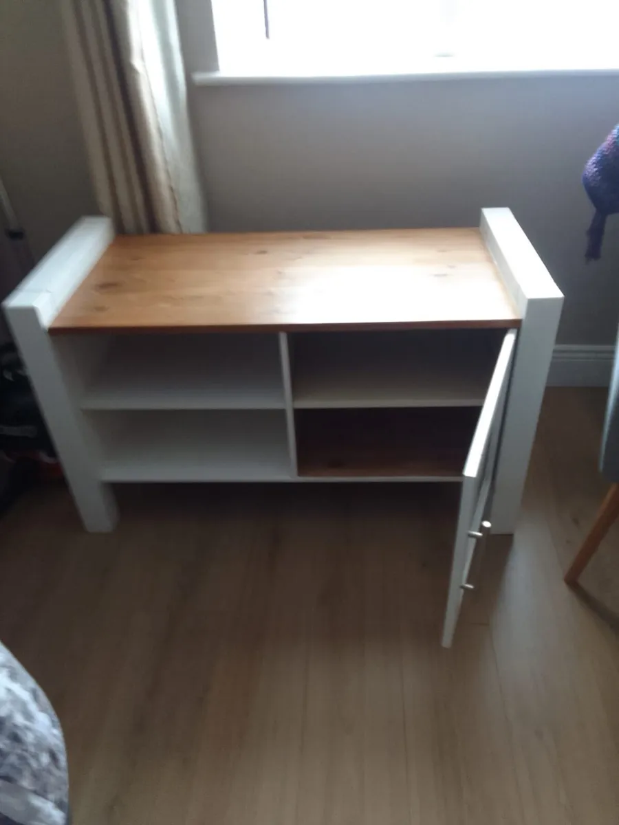 TV Unit - Image 1